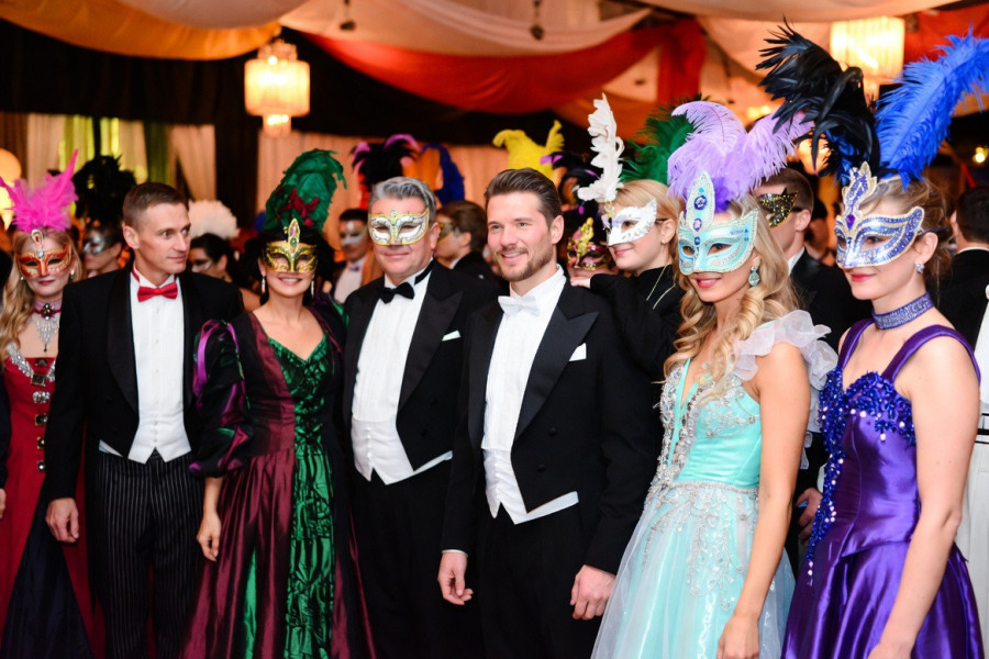 ludzie karnawał bal