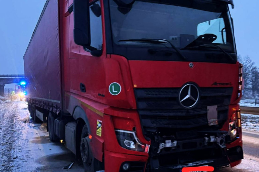 ciężarówka kolizja a4