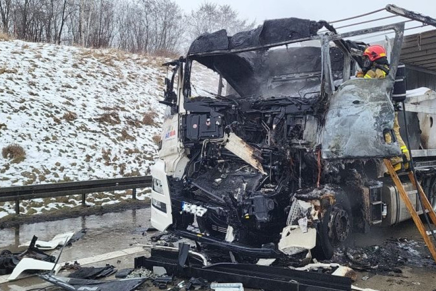 ciężarówka pożar a4