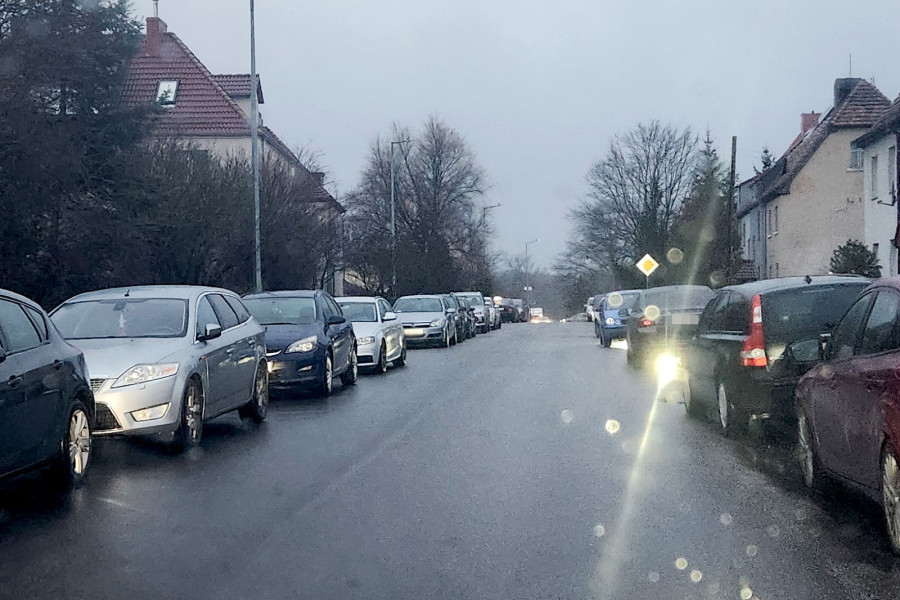 ulica żeromskiego auta parking