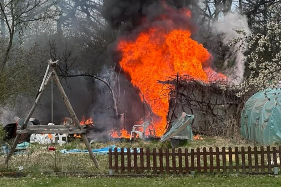 pożar altana ogród