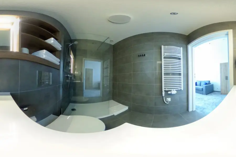 Łazienka w pokoju hotelu Centrum w Bolesławcu