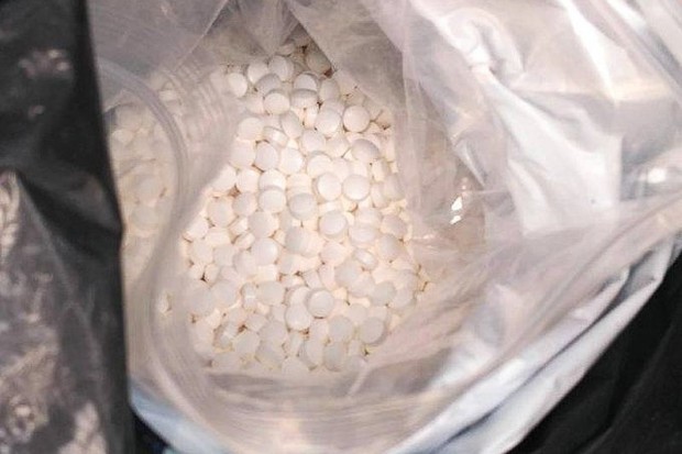 Czech miał prawie półtora kg tabletek, z których robi się narkotyki