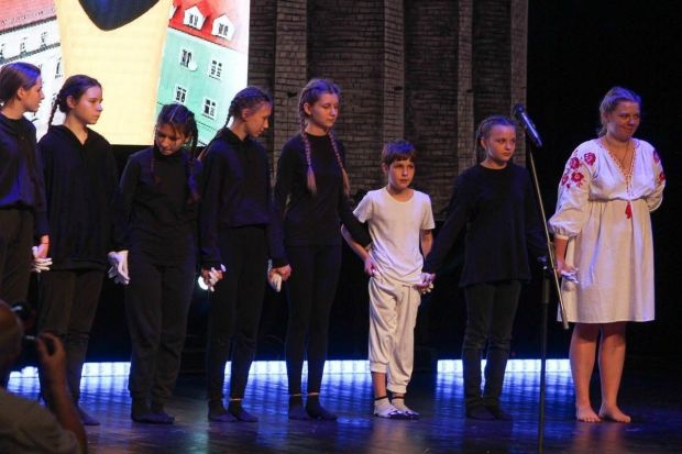Młodzież z Ukrainy na scenie