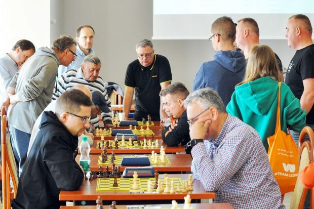 Ludzie na turnieju szachowym