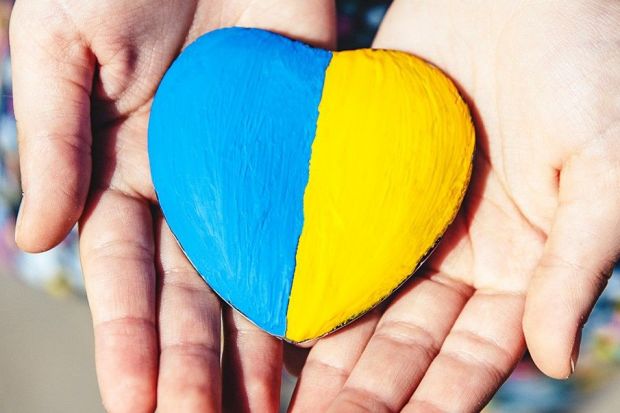 Ręce i serce w ukraińskich barwach