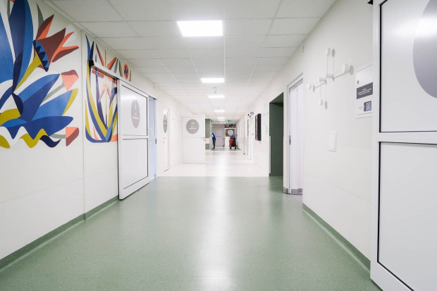 szpital sor korytarz