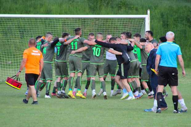 twardy świętoszów piłkarz radość