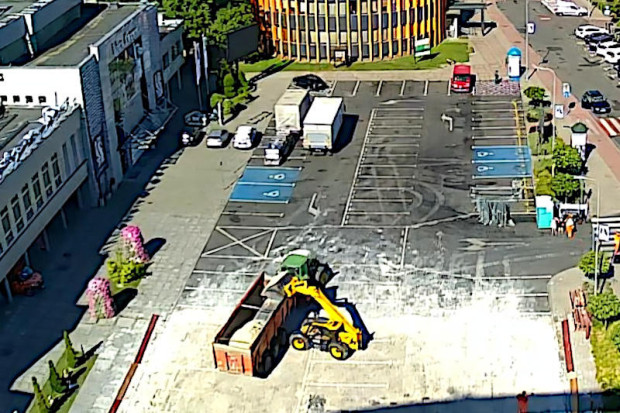 sprzątanie plac piłsudskiego