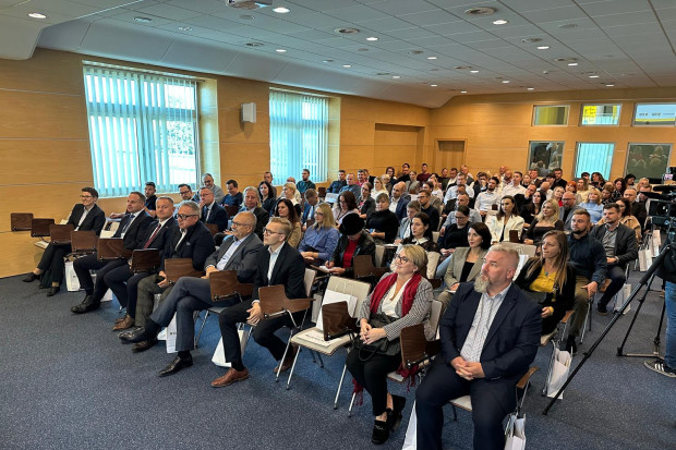 Ludzie sala konferencja