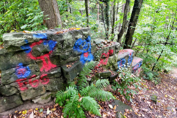 schody zabytek wandalizm jeleniogórska