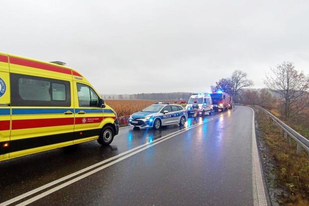 karetka policja deszcz