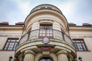 Groził rodzinie zab&oacute;jstwem i wybił bratu zęby. 47-latek trafił do aresztu