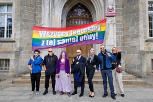 Bolesławiec: sąd umorzył sprawę &bdquo;glinoludki topless&rdquo;. &bdquo;To była sztuka, nie wykroczenie&rdquo;