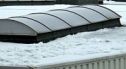 Niewiele śniegu jest na dachach marketów