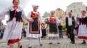 Parada i taniec na rozpoczęcie Festiwalu Bałkańskiego