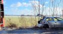 Wypadek w Szczytnicy. Opel wypadł z drogi, uderzył w drzewo. 20-latek ranny