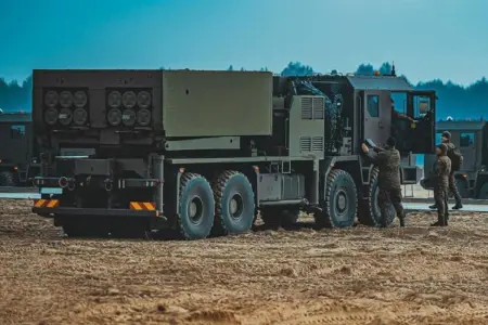 Nowe wyrzutnie rakietowe Homar-K trafiły do Bolesławca. Wzmocnią 23 Pułk Artylerii