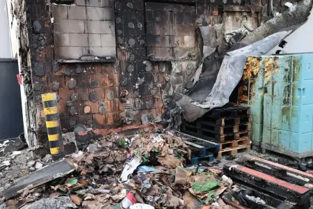 He Set Fire to a Store, Damaging the Gas Installation. Evacuation Was Necessary