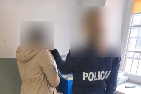 Blisko 2 promile alkoholu i dziecko w aucie. Policjanci zatrzymali 30-latkę