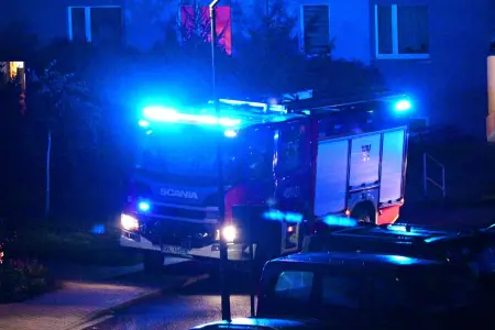 Alarm czujnika tlenku węgla przy ul. Starzyńskiego. Na miejscu straż pożarna, pogotowie i policja