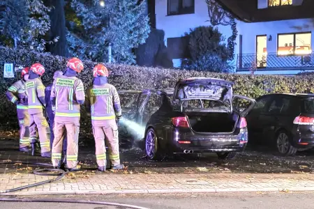 Samochód spłonął na ulicy Leśnej w Bolesławcu – akcja straży pożarnej i policji