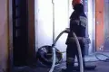 Strażacy zapobiegli pożarowi pod sklepem