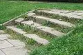 Zniszczone schody i podjazdy utrudniają życie