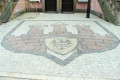 Z kostki brukowej ułożono herb Bolesławca