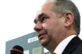 Zdzisław Mirecki prezentuje swoje wizytówki