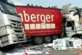 Zderzenie ciężarówek na A4, jedna osoba w szpitalu