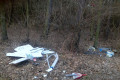 Dzikie śmietnisko po piknikach w Dobrej