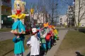 Przedszkolaki żegnały zimę recyklingową Marzanną