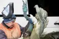 Łabędź z fontanny odzyskał szyję i głowę