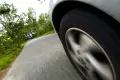 Zderzył się z drzewem. Był pijany i miał zakaz sądowy