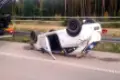 Trzy osoby ranne po dachowaniu auta na A4