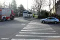 Zderzenie auta z autobusem koło stadionu