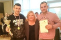 Strażacy z Bolesławca najlepsi w badmintonie. Beata Kempa wręczyła im puchar