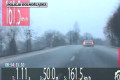 Pirat gnał śliską drogą ponad 160 km/h! Niedawno stracił prawo jazdy!