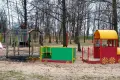 Ręce opadają! Wandale podpalili pociąg na placu zabaw