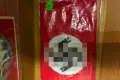 Swastyki i wizerunek Hitlera sprzedawano w sklepie w Bolesławcu