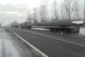Ogromne pojazdy utknęły na rondzie, przewoźnik może dostać kilka tys. zł kary