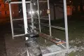Poszukiwany wandal-recydywista zdemolował dwa auta, przystanek i drzwi