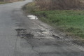 &bdquo;Zabrakło im asfaltu, żeby zalepić ubytek&rdquo;? Gmina tłumaczy
