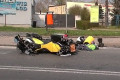Potrącenie motocyklisty na skrzyżowaniu Wr&oacute;blewskiego i Dolnych Młyn&oacute;w