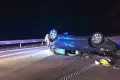 Auto dachowało na A4. Jedna osoba ranna