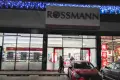 Zuchwała kradzież w Rossmannie, jeden ze sprawców zatrzymany