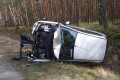 Auto wypadło z drogi między Krzyżową a Gromadką, 3 osoby ranne