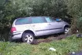 Auto wypadło z drogi koło Gromadki, kierowca z 2 promilami trafił do szpitala