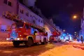 Potężny pożar na poddaszu kamienicy przy Żwirki i Wigury. Ewakuowano 22 osoby